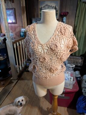 Open-Knit Floral V-Neck Sweater - Peach
